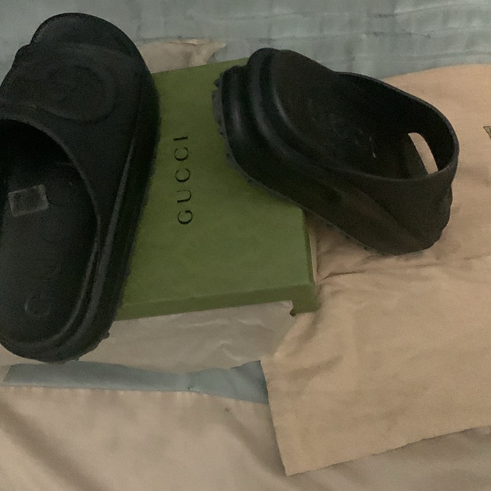 Gucci Size 42 Interlock Platform Slides